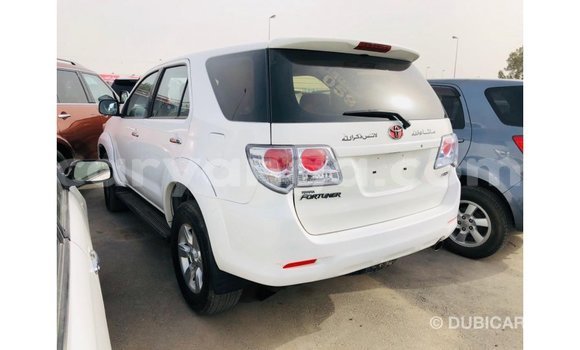 Acheter Import Voiture Toyota Fortuner Blanc à Import - Dubai, Malawi Acheter Import Voiture Toyota Fortuner Blanc à Import - Dubai, Malawi