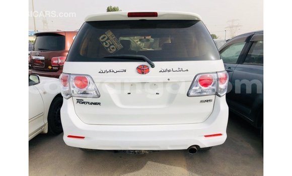 Acheter Import Voiture Toyota Fortuner Blanc à Import - Dubai, Malawi Acheter Import Voiture Toyota Fortuner Blanc à Import - Dubai, Malawi
