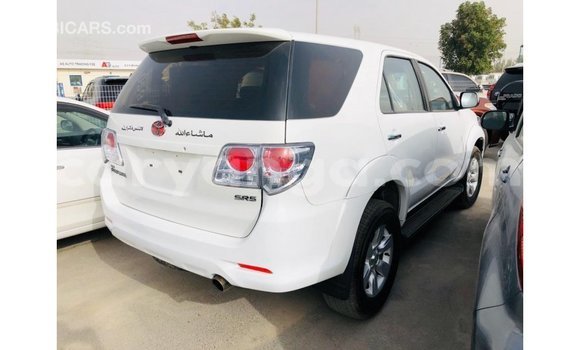 Acheter Import Voiture Toyota Fortuner Blanc à Import - Dubai, Malawi Acheter Import Voiture Toyota Fortuner Blanc à Import - Dubai, Malawi