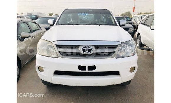 Acheter Import Voiture Toyota Fortuner Blanc à Import - Dubai, Malawi Acheter Import Voiture Toyota Fortuner Blanc à Import - Dubai, Malawi