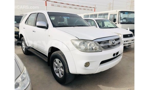 Acheter Import Voiture Toyota Fortuner Blanc à Import - Dubai, Malawi Acheter Import Voiture Toyota Fortuner Blanc à Import - Dubai, Malawi