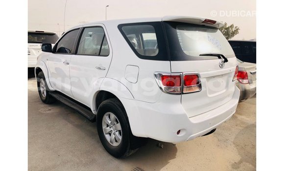Acheter Import Voiture Toyota Fortuner Blanc à Import - Dubai, Malawi Acheter Import Voiture Toyota Fortuner Blanc à Import - Dubai, Malawi