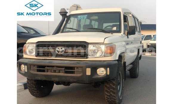 Acheter Import Voiture Toyota Land Cruiser Blanc à Import - Dubai, Malawi Acheter Import Voiture Toyota Land Cruiser Blanc à Import - Dubai, Malawi