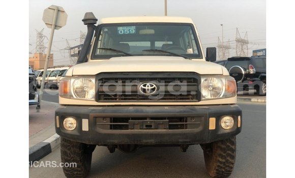 Acheter Import Voiture Toyota Land Cruiser Blanc à Import - Dubai, Malawi Acheter Import Voiture Toyota Land Cruiser Blanc à Import - Dubai, Malawi
