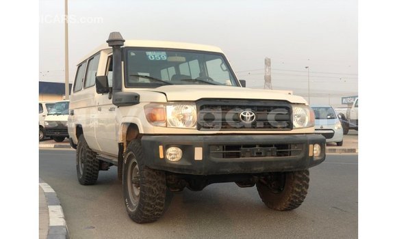 Acheter Import Voiture Toyota Land Cruiser Blanc à Import - Dubai, Malawi Acheter Import Voiture Toyota Land Cruiser Blanc à Import - Dubai, Malawi