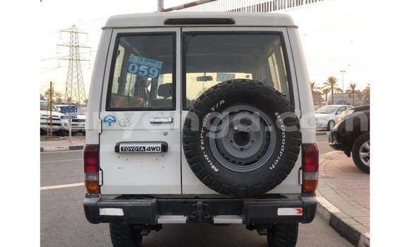 Acheter Import Voiture Toyota Land Cruiser Blanc à Import - Dubai, Malawi Acheter Import Voiture Toyota Land Cruiser Blanc à Import - Dubai, Malawi
