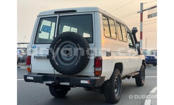 Acheter Import Voiture Toyota Land Cruiser Blanc à Import - Dubai, Malawi Acheter Import Voiture Toyota Land Cruiser Blanc à Import - Dubai, Malawi