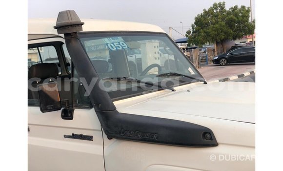 Acheter Import Voiture Toyota Land Cruiser Blanc à Import - Dubai, Malawi Acheter Import Voiture Toyota Land Cruiser Blanc à Import - Dubai, Malawi