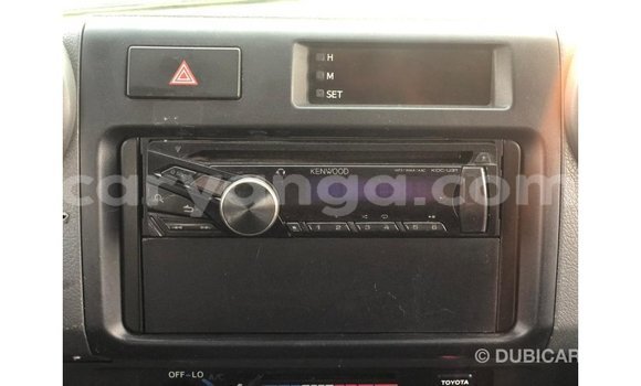 Acheter Import Voiture Toyota Land Cruiser Blanc à Import - Dubai, Malawi Acheter Import Voiture Toyota Land Cruiser Blanc à Import - Dubai, Malawi