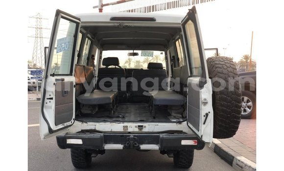 Acheter Import Voiture Toyota Land Cruiser Blanc à Import - Dubai, Malawi Acheter Import Voiture Toyota Land Cruiser Blanc à Import - Dubai, Malawi