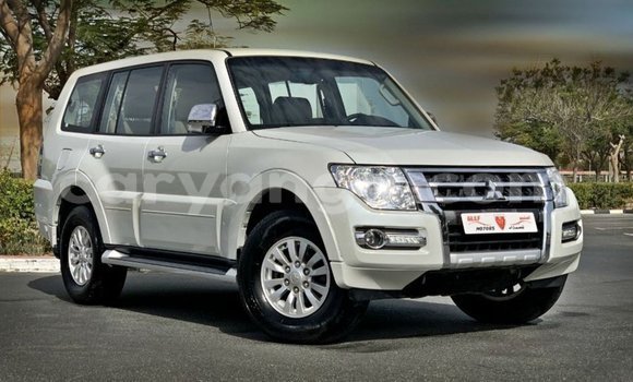 Buy Import Mitsubishi Pajero White Car in Import - Dubai in Malawi