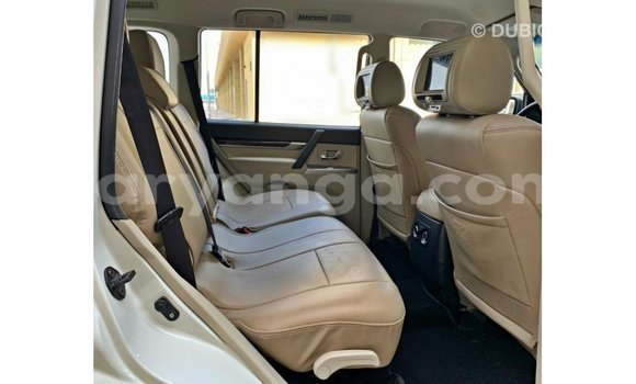 Buy Import Mitsubishi Pajero White Car in Import - Dubai in Malawi Buy Import Mitsubishi Pajero White Car in Import - Dubai in Malawi