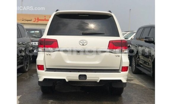 Acheter Import Voiture Toyota Land Cruiser Blanc à Import - Dubai, Malawi Acheter Import Voiture Toyota Land Cruiser Blanc à Import - Dubai, Malawi