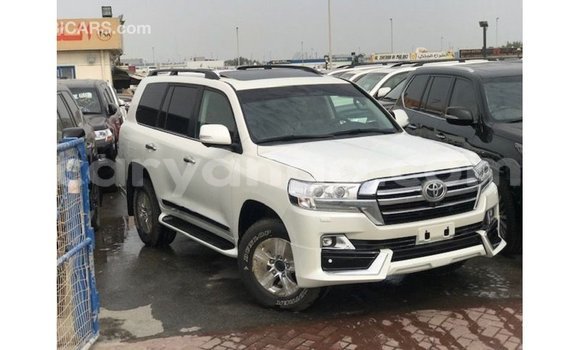 Acheter Import Voiture Toyota Land Cruiser Blanc à Import - Dubai, Malawi Acheter Import Voiture Toyota Land Cruiser Blanc à Import - Dubai, Malawi