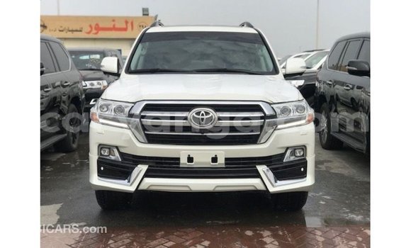 Acheter Import Voiture Toyota Land Cruiser Blanc à Import - Dubai, Malawi Acheter Import Voiture Toyota Land Cruiser Blanc à Import - Dubai, Malawi