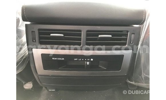 Acheter Import Voiture Toyota Land Cruiser Blanc à Import - Dubai, Malawi Acheter Import Voiture Toyota Land Cruiser Blanc à Import - Dubai, Malawi