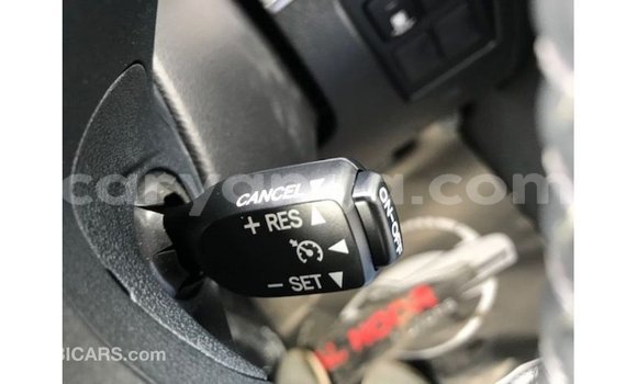 Acheter Import Voiture Toyota Land Cruiser Blanc à Import - Dubai, Malawi Acheter Import Voiture Toyota Land Cruiser Blanc à Import - Dubai, Malawi