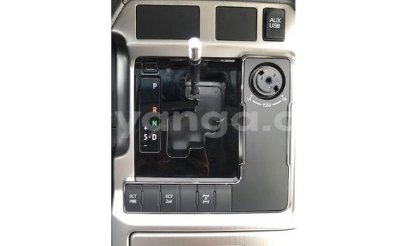Acheter Import Voiture Toyota Land Cruiser Blanc à Import - Dubai, Malawi Acheter Import Voiture Toyota Land Cruiser Blanc à Import - Dubai, Malawi