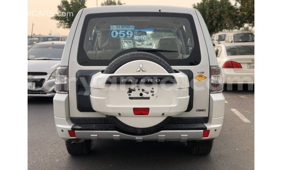 Nunua Imported Mitsubishi Pajero White Gari ndani ya Import - Dubai nchini Malawi Nunua Imported Mitsubishi Pajero White Gari ndani ya Import - Dubai nchini Malawi