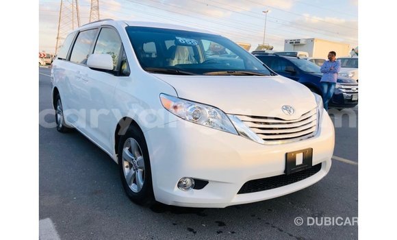 Acheter Import Voiture Toyota Sienna Blanc à Import - Dubai, Malawi Acheter Import Voiture Toyota Sienna Blanc à Import - Dubai, Malawi