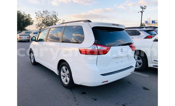 Acheter Import Voiture Toyota Sienna Blanc à Import - Dubai, Malawi Acheter Import Voiture Toyota Sienna Blanc à Import - Dubai, Malawi