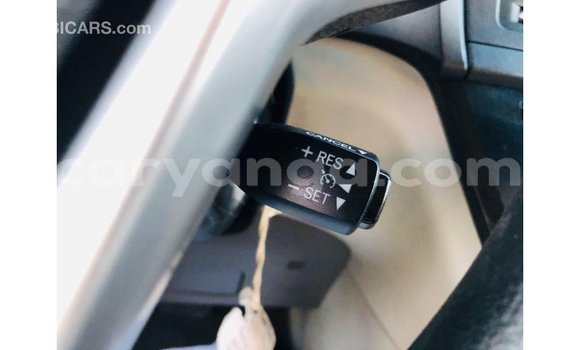 Acheter Import Voiture Toyota Sienna Blanc à Import - Dubai, Malawi Acheter Import Voiture Toyota Sienna Blanc à Import - Dubai, Malawi