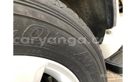 Nunua Imported Toyota Prado White Gari ndani ya Import - Dubai nchini Malawi Nunua Imported Toyota Prado White Gari ndani ya Import - Dubai nchini Malawi