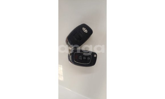 Nunua Imported Hyundai Tucson White Gari ndani ya Import - Dubai nchini Malawi Nunua Imported Hyundai Tucson White Gari ndani ya Import - Dubai nchini Malawi