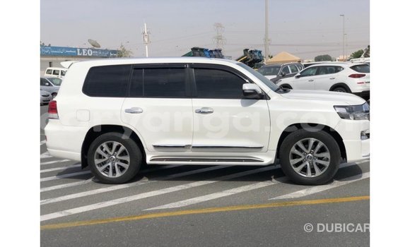 Nunua Imported Toyota Land Cruiser White Gari ndani ya Import - Dubai nchini Malawi Nunua Imported Toyota Land Cruiser White Gari ndani ya Import - Dubai nchini Malawi