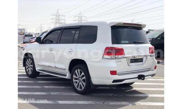 Nunua Imported Toyota Land Cruiser White Gari ndani ya Import - Dubai nchini Malawi Nunua Imported Toyota Land Cruiser White Gari ndani ya Import - Dubai nchini Malawi