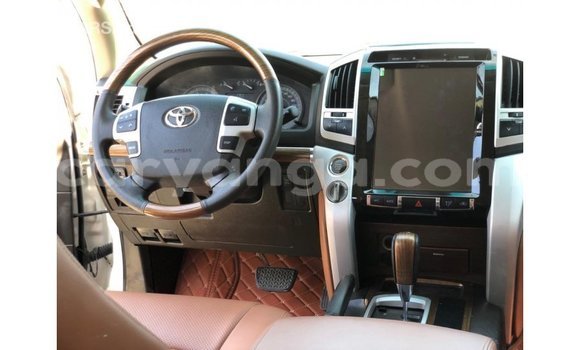 Nunua Imported Toyota Land Cruiser White Gari ndani ya Import - Dubai nchini Malawi Nunua Imported Toyota Land Cruiser White Gari ndani ya Import - Dubai nchini Malawi