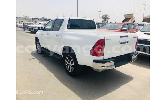 Nunua Imported Toyota Hilux White Gari ndani ya Import - Dubai nchini Malawi Nunua Imported Toyota Hilux White Gari ndani ya Import - Dubai nchini Malawi
