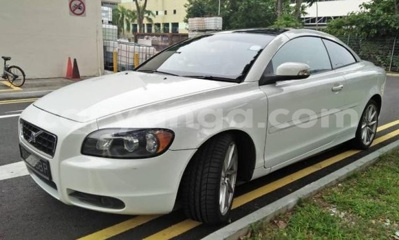 Buy Import Volvo V70 White Car in Blantyre in Malawi