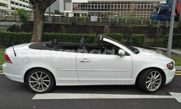 Acheter Import Voiture Volvo V70 Blanc à Blantyre, Malawi Acheter Import Voiture Volvo V70 Blanc à Blantyre, Malawi