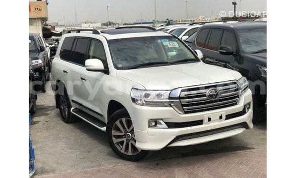 Nunua Imported Toyota Land Cruiser White Gari ndani ya Import - Dubai nchini Malawi Nunua Imported Toyota Land Cruiser White Gari ndani ya Import - Dubai nchini Malawi