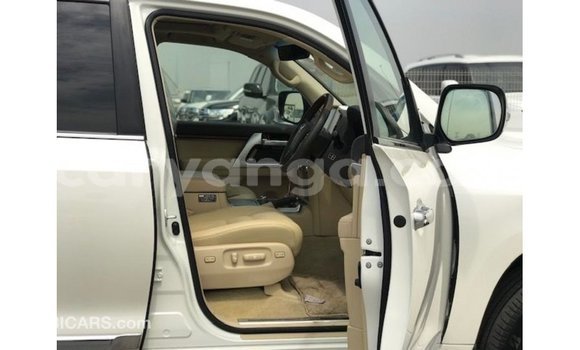 Nunua Imported Toyota Land Cruiser White Gari ndani ya Import - Dubai nchini Malawi Nunua Imported Toyota Land Cruiser White Gari ndani ya Import - Dubai nchini Malawi