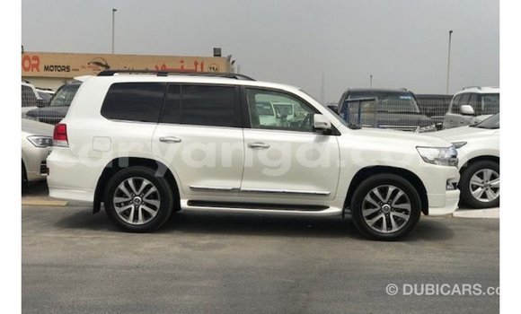Nunua Imported Toyota Land Cruiser White Gari ndani ya Import - Dubai nchini Malawi Nunua Imported Toyota Land Cruiser White Gari ndani ya Import - Dubai nchini Malawi