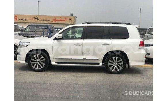 Nunua Imported Toyota Land Cruiser White Gari ndani ya Import - Dubai nchini Malawi Nunua Imported Toyota Land Cruiser White Gari ndani ya Import - Dubai nchini Malawi
