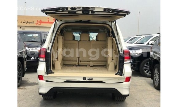 Nunua Imported Toyota Land Cruiser White Gari ndani ya Import - Dubai nchini Malawi Nunua Imported Toyota Land Cruiser White Gari ndani ya Import - Dubai nchini Malawi
