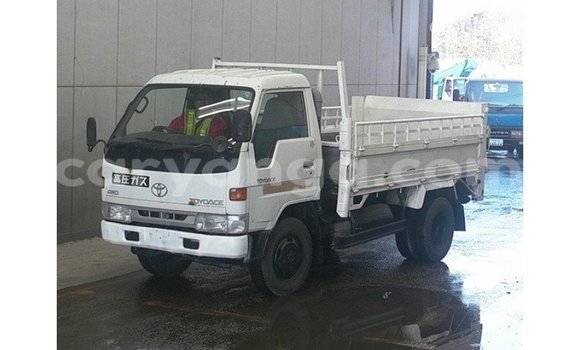 Nunua Imported Toyota Dyna White Gari ndani ya Import - Dubai nchini Malawi Nunua Imported Toyota Dyna White Gari ndani ya Import - Dubai nchini Malawi