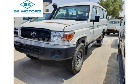 Nunua Imported Toyota Land Cruiser White Gari ndani ya Import - Dubai nchini Malawi Nunua Imported Toyota Land Cruiser White Gari ndani ya Import - Dubai nchini Malawi