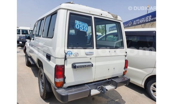 Nunua Imported Toyota Land Cruiser White Gari ndani ya Import - Dubai nchini Malawi Nunua Imported Toyota Land Cruiser White Gari ndani ya Import - Dubai nchini Malawi