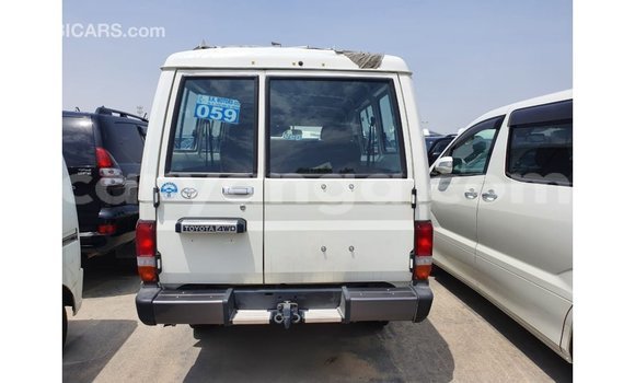 Nunua Imported Toyota Land Cruiser White Gari ndani ya Import - Dubai nchini Malawi Nunua Imported Toyota Land Cruiser White Gari ndani ya Import - Dubai nchini Malawi