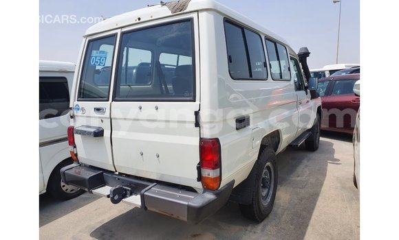 Nunua Imported Toyota Land Cruiser White Gari ndani ya Import - Dubai nchini Malawi Nunua Imported Toyota Land Cruiser White Gari ndani ya Import - Dubai nchini Malawi