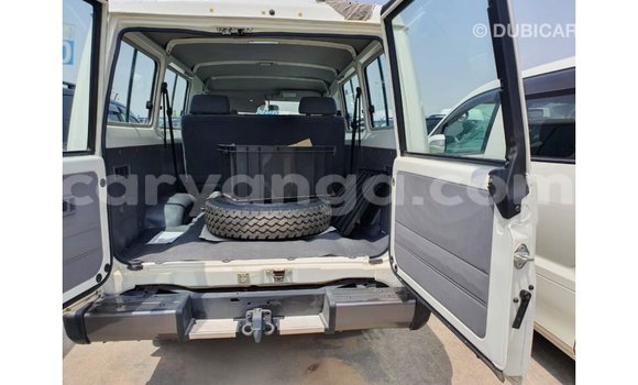 Nunua Imported Toyota Land Cruiser White Gari ndani ya Import - Dubai nchini Malawi Nunua Imported Toyota Land Cruiser White Gari ndani ya Import - Dubai nchini Malawi