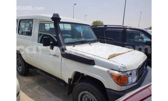 Nunua Imported Toyota Land Cruiser White Gari ndani ya Import - Dubai nchini Malawi Nunua Imported Toyota Land Cruiser White Gari ndani ya Import - Dubai nchini Malawi
