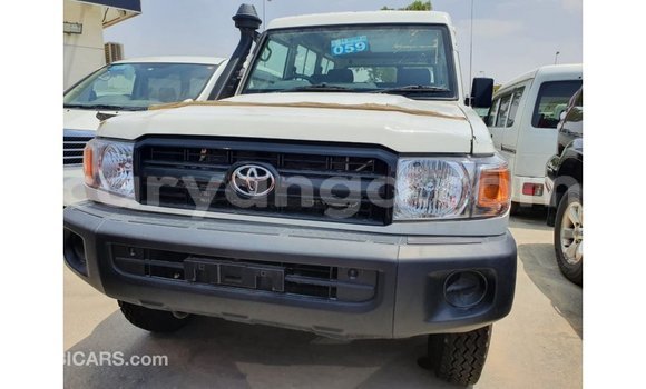 Nunua Imported Toyota Land Cruiser White Gari ndani ya Import - Dubai nchini Malawi Nunua Imported Toyota Land Cruiser White Gari ndani ya Import - Dubai nchini Malawi