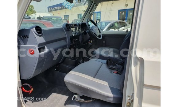 Nunua Imported Toyota Land Cruiser White Gari ndani ya Import - Dubai nchini Malawi Nunua Imported Toyota Land Cruiser White Gari ndani ya Import - Dubai nchini Malawi