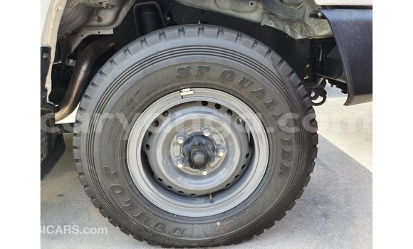 Nunua Imported Toyota Land Cruiser White Gari ndani ya Import - Dubai nchini Malawi Nunua Imported Toyota Land Cruiser White Gari ndani ya Import - Dubai nchini Malawi