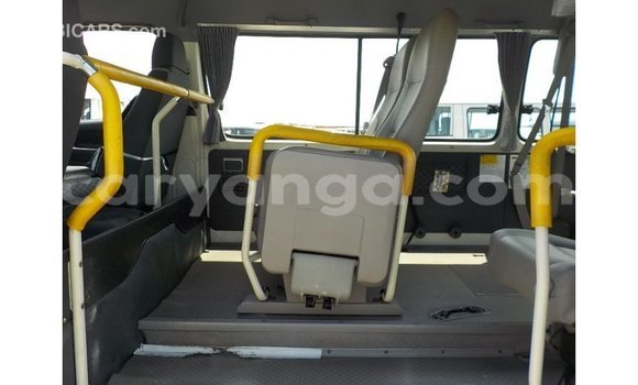 Acheter Import Voiture Toyota Hiace Blanc à Import - Dubai, Malawi Acheter Import Voiture Toyota Hiace Blanc à Import - Dubai, Malawi